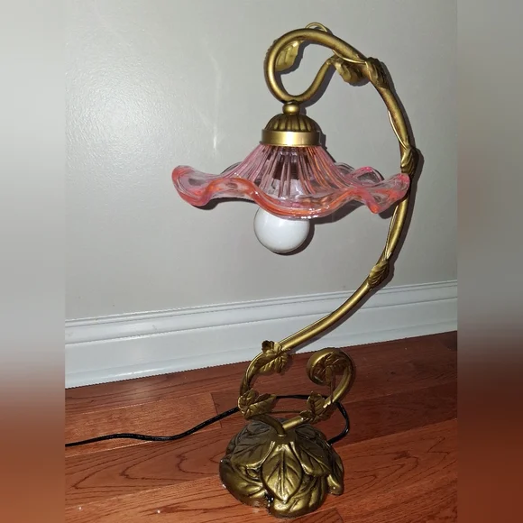 NIB Dolls Kill Dreamland Bloom Pink Table Lamp!! - Picture 11 of 16